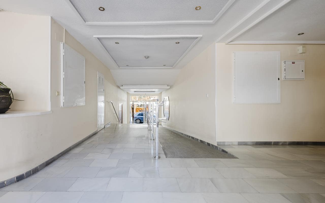 2 sypialnia Apartament na sprzedaż w Torrevieja z basenem garażem - 159 990 € (Ref: 9858652)