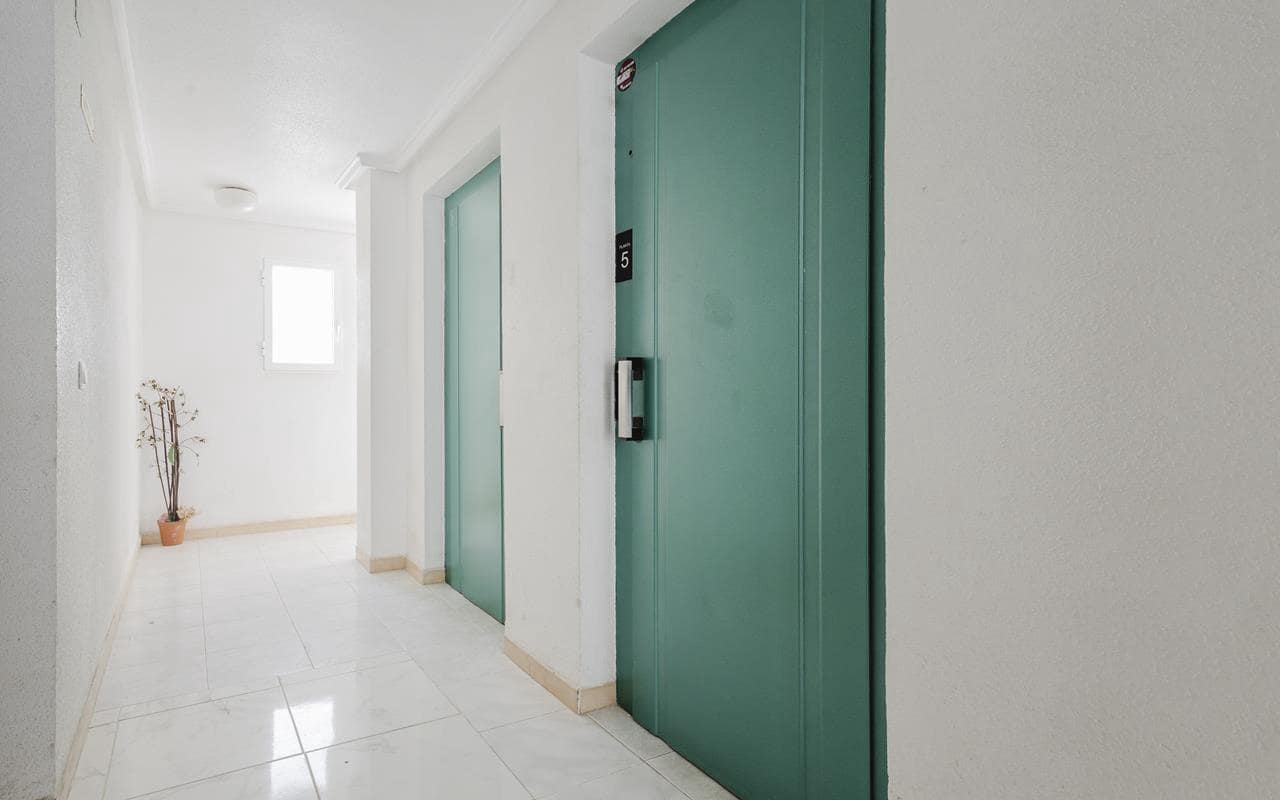 2 sypialnia Apartament na sprzedaż w Torrevieja z basenem garażem - 159 990 € (Ref: 9858652)