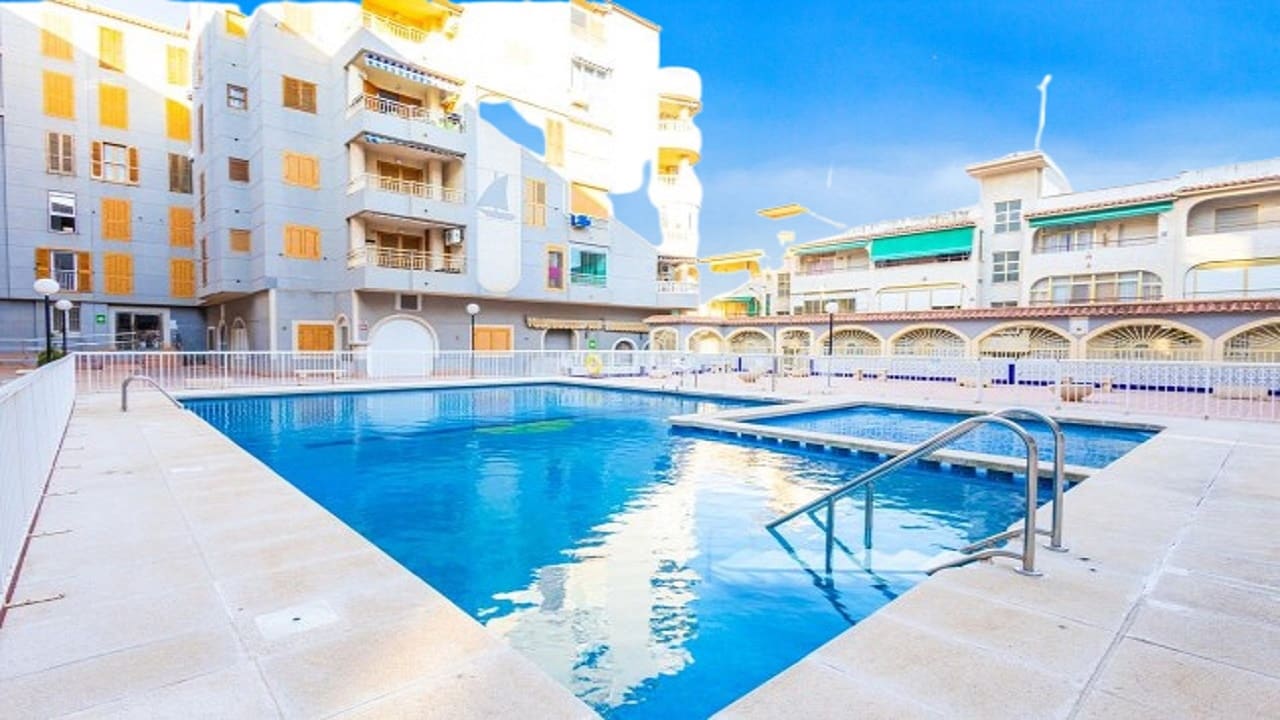 2 sypialnia Apartament na sprzedaż w Torrevieja z basenem garażem - 159 990 € (Ref: 9858652)