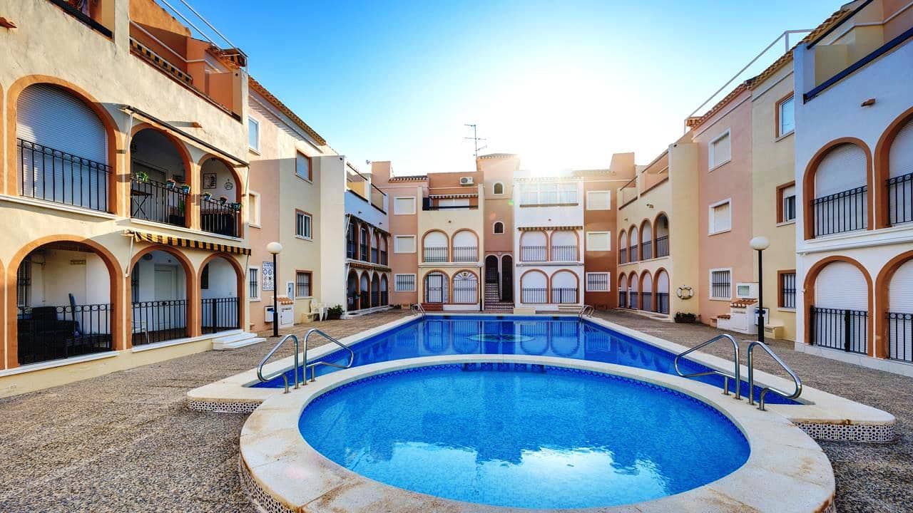 2 bedroom Apartment for sale in Torrevieja with pool - € 135,000 (Ref: 9860829)