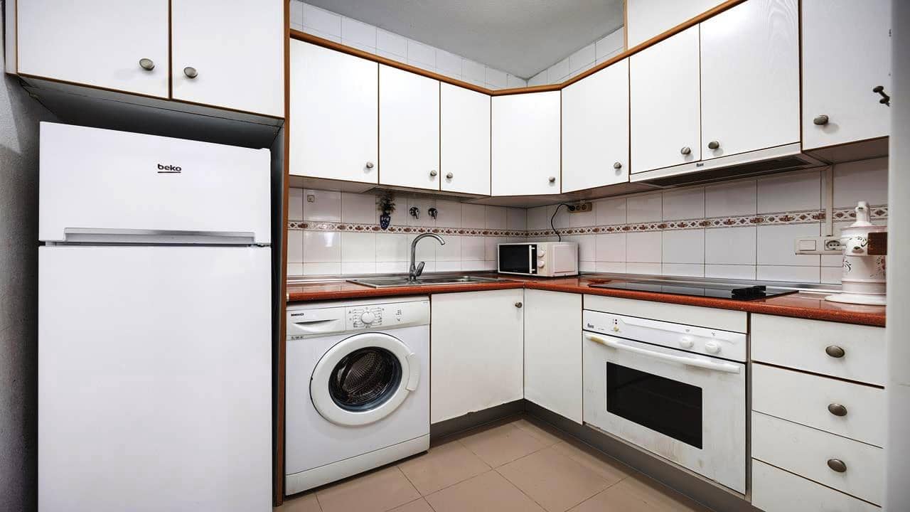 2 bedroom Apartment for sale in Torrevieja with pool - € 135,000 (Ref: 9860829)