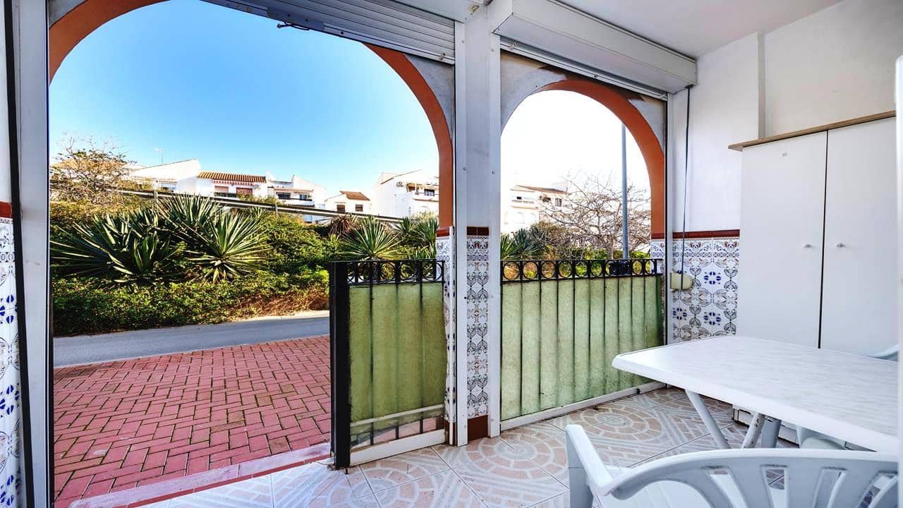 2 bedroom Apartment for sale in Torrevieja with pool - € 135,000 (Ref: 9860829)