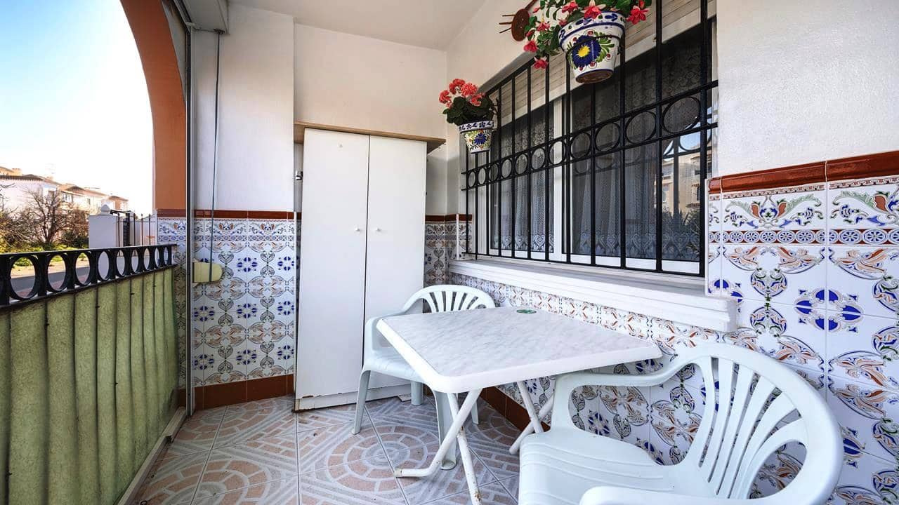 2 bedroom Apartment for sale in Torrevieja with pool - € 135,000 (Ref: 9860829)