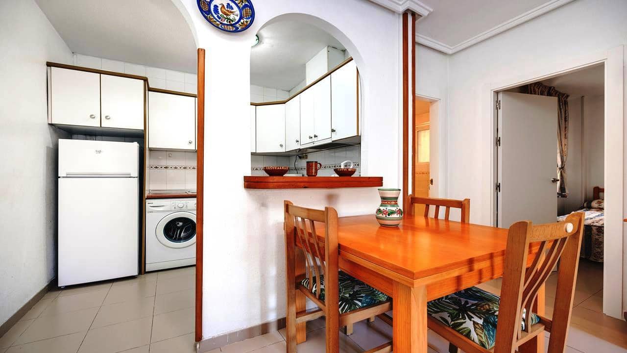 2 bedroom Apartment for sale in Torrevieja with pool - € 135,000 (Ref: 9860829)