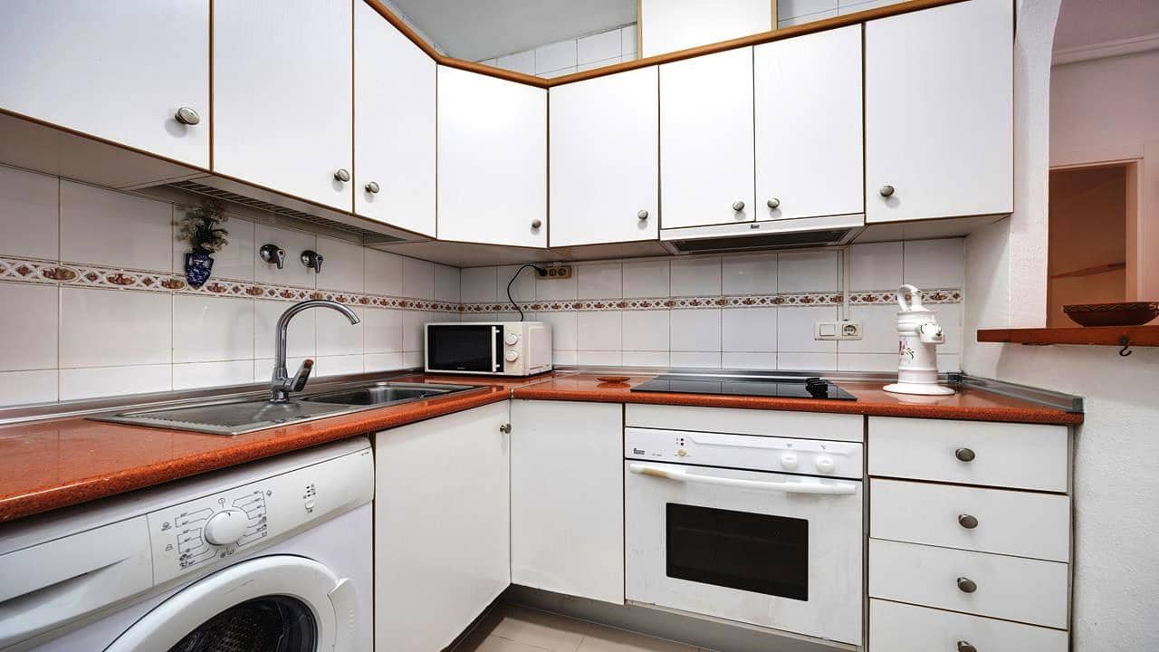 2 bedroom Apartment for sale in Torrevieja with pool - € 135,000 (Ref: 9860829)