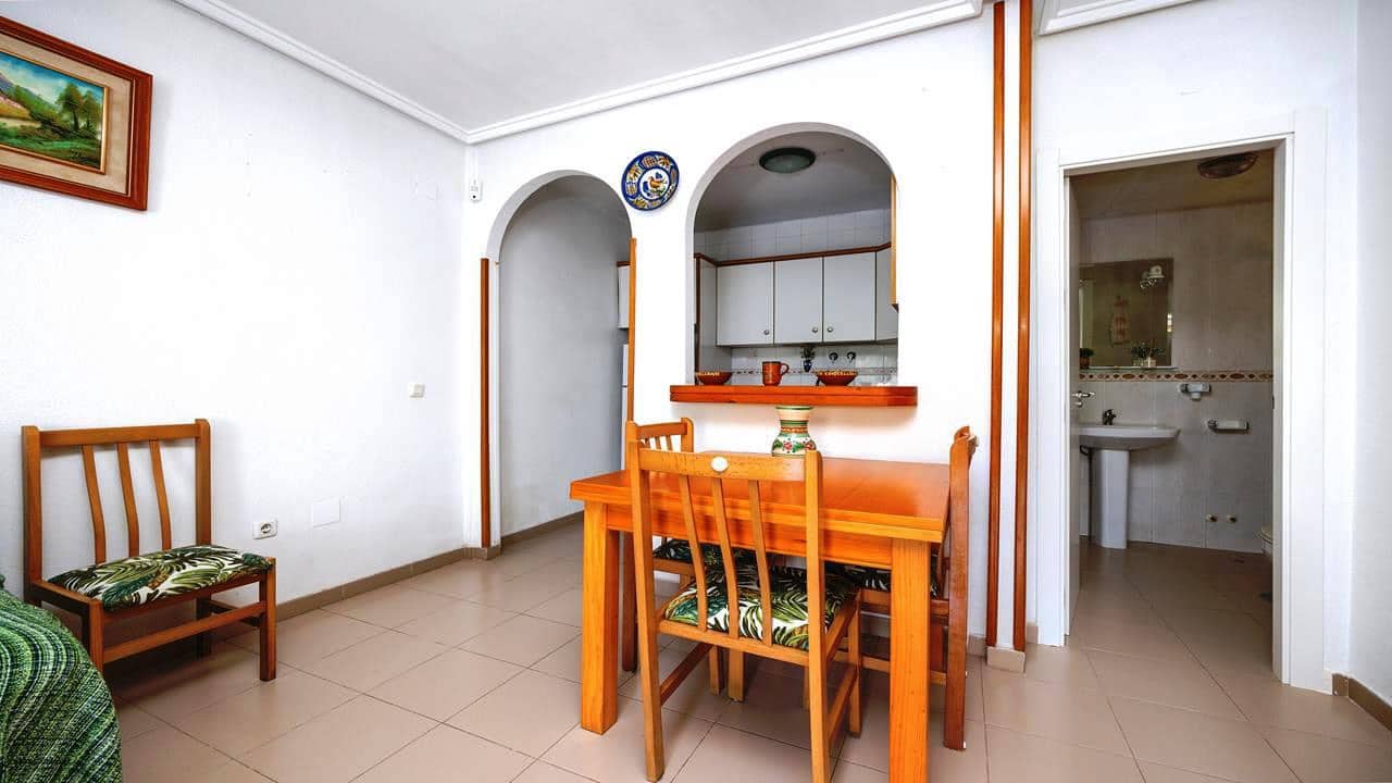 2 bedroom Apartment for sale in Torrevieja with pool - € 135,000 (Ref: 9860829)