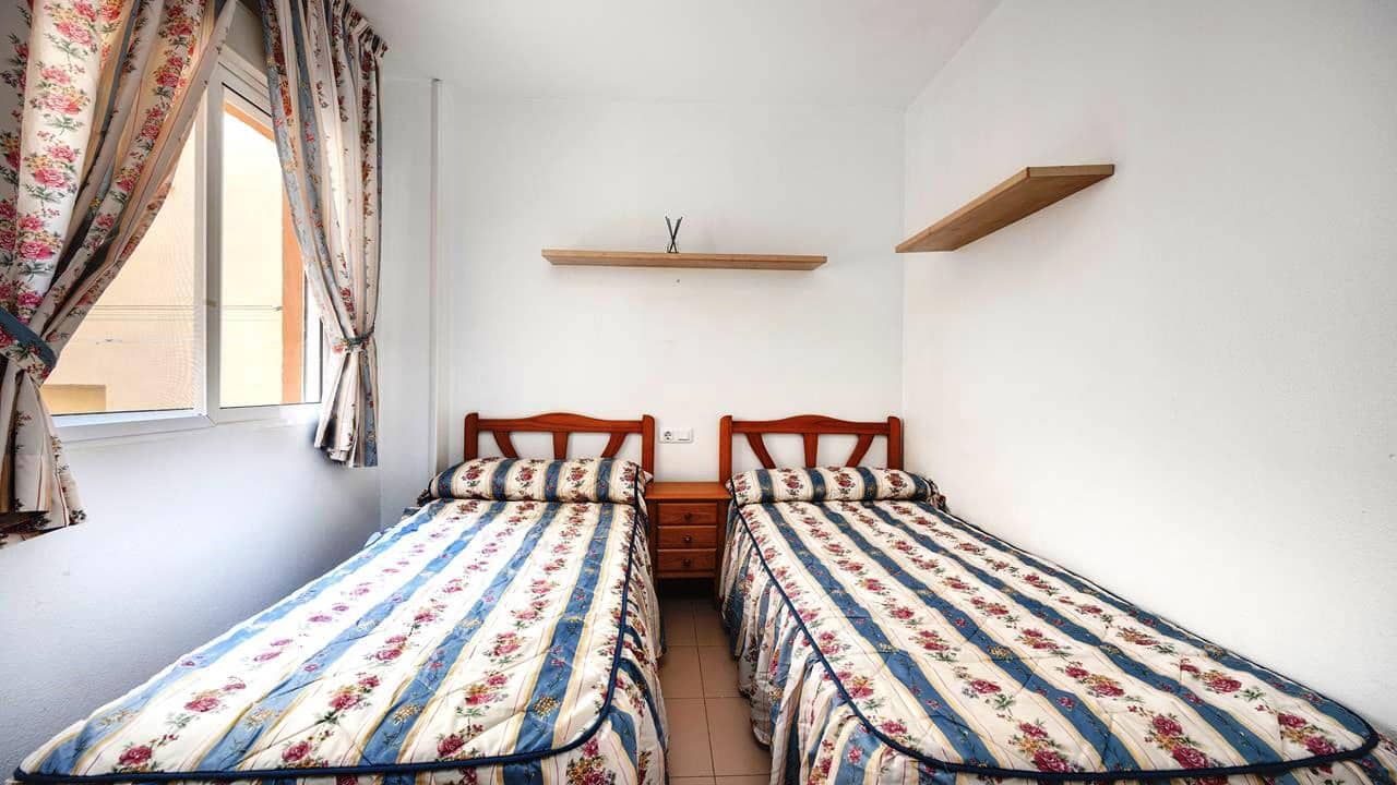 2 bedroom Apartment for sale in Torrevieja with pool - € 135,000 (Ref: 9860829)