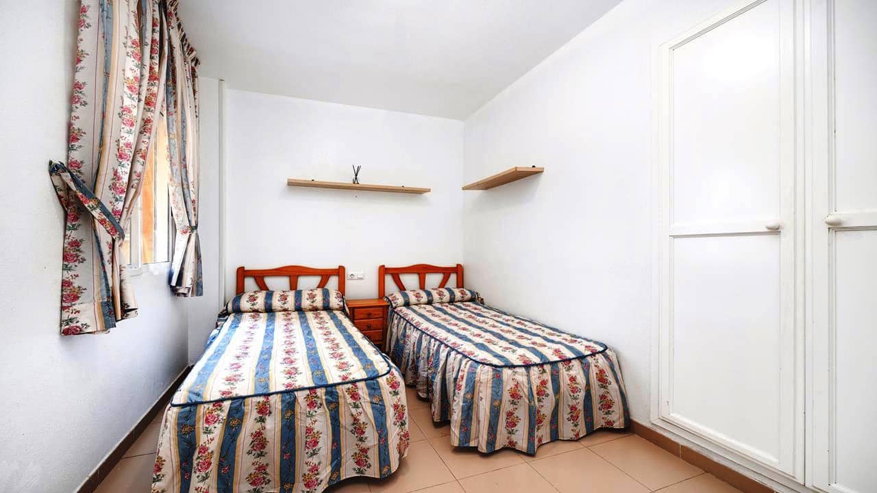 2 bedroom Apartment for sale in Torrevieja with pool - € 135,000 (Ref: 9860829)