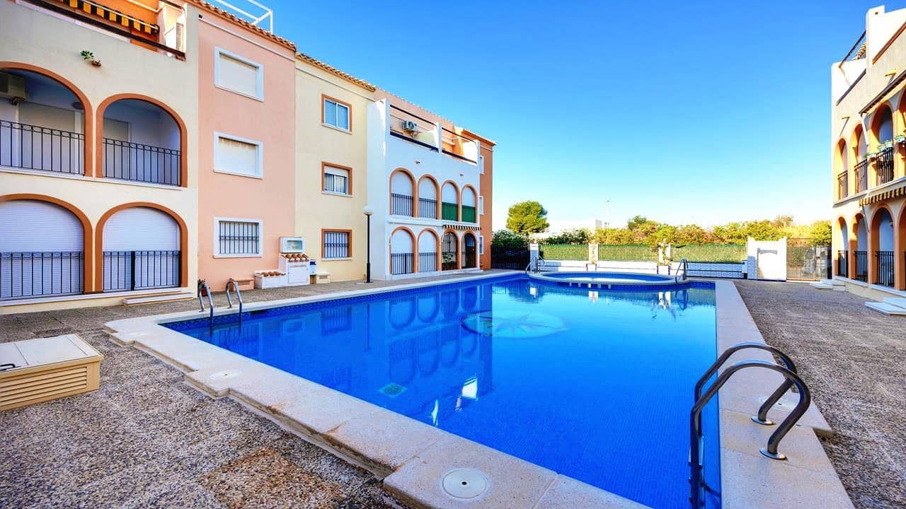 2 bedroom Apartment for sale in Torrevieja with pool - € 135,000 (Ref: 9860829)