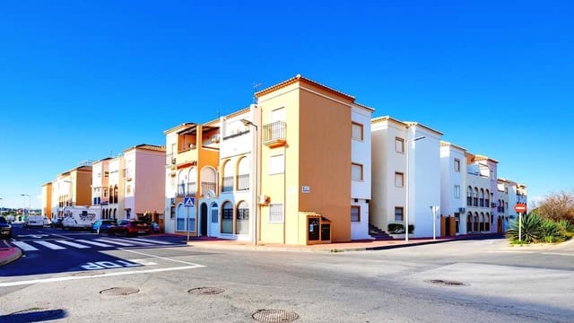2 bedroom Apartment for sale in Torrevieja with pool - € 135,000 (Ref: 9860829)