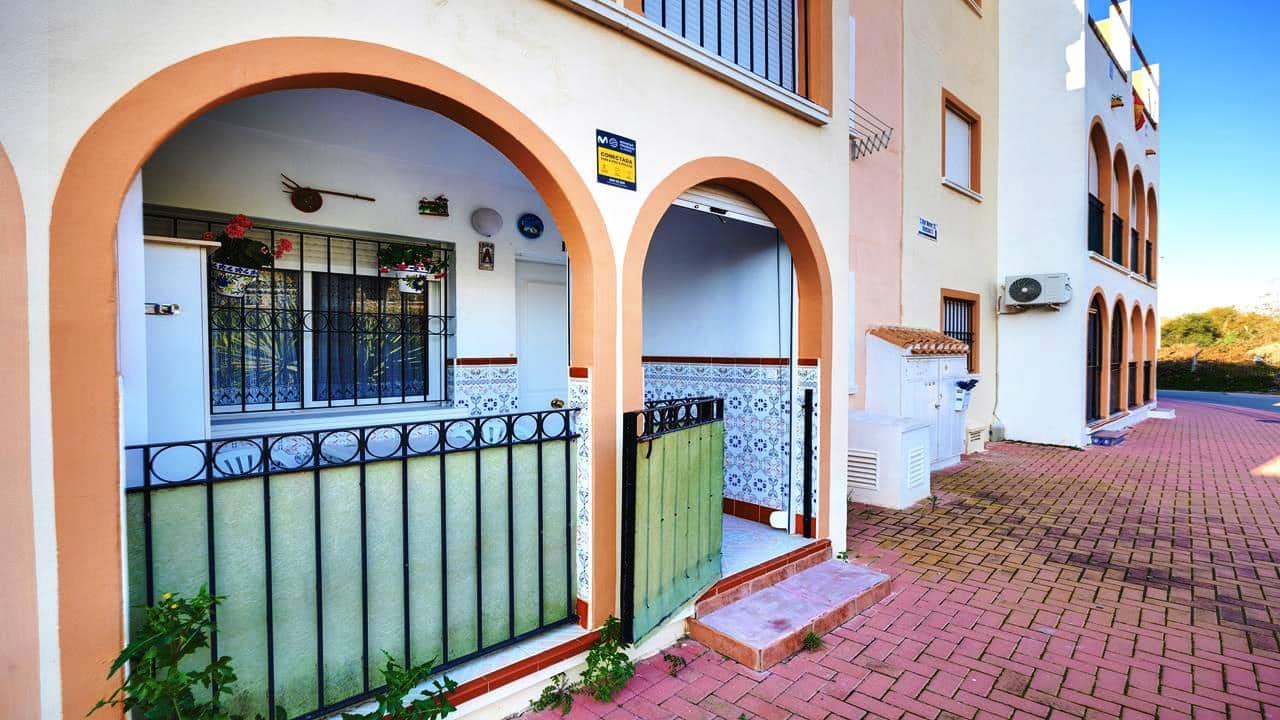 2 bedroom Apartment for sale in Torrevieja with pool - € 135,000 (Ref: 9860829)
