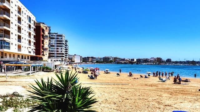 2 bedroom Apartment for sale in Torrevieja with pool - € 135,000 (Ref: 9860829)