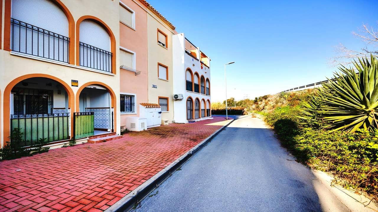 2 bedroom Apartment for sale in Torrevieja with pool - € 135,000 (Ref: 9860829)