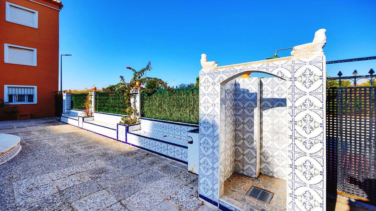 2 bedroom Apartment for sale in Torrevieja with pool - € 135,000 (Ref: 9860829)