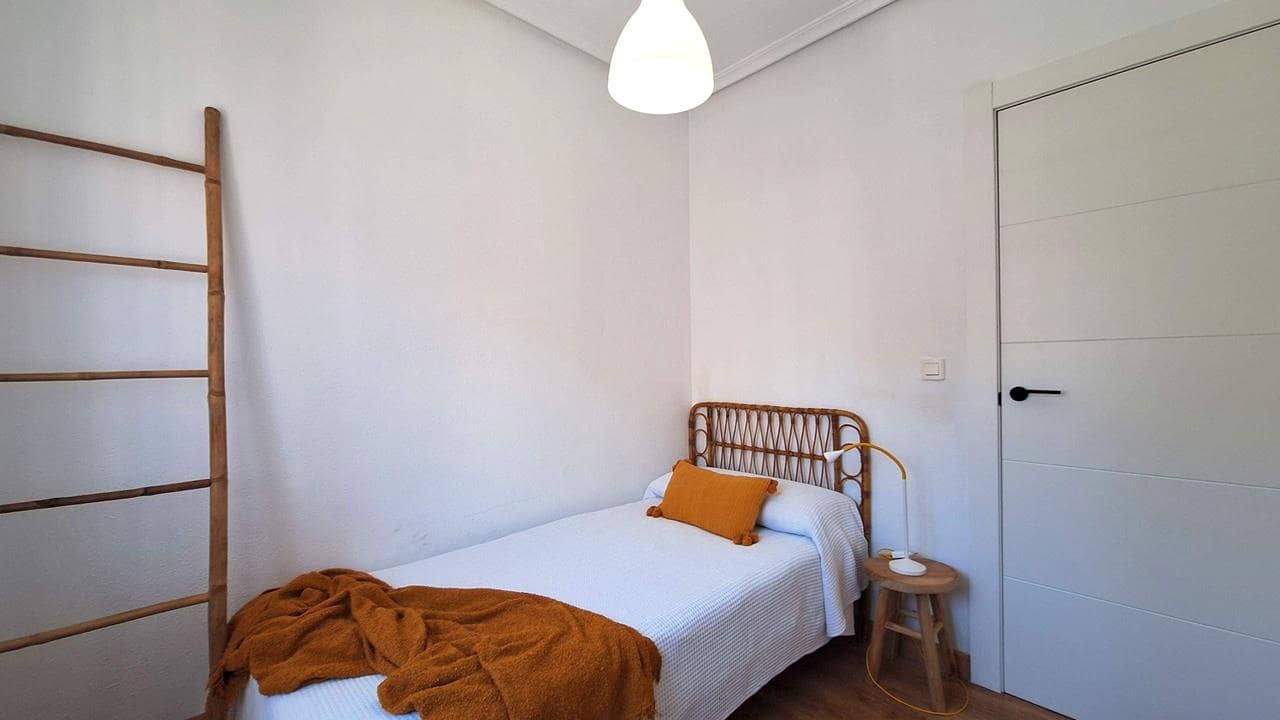 3 sypialnia Dom na sprzedaż w Playa Flamenca z basenem garażem - 285 000 € (Ref: 9867932)