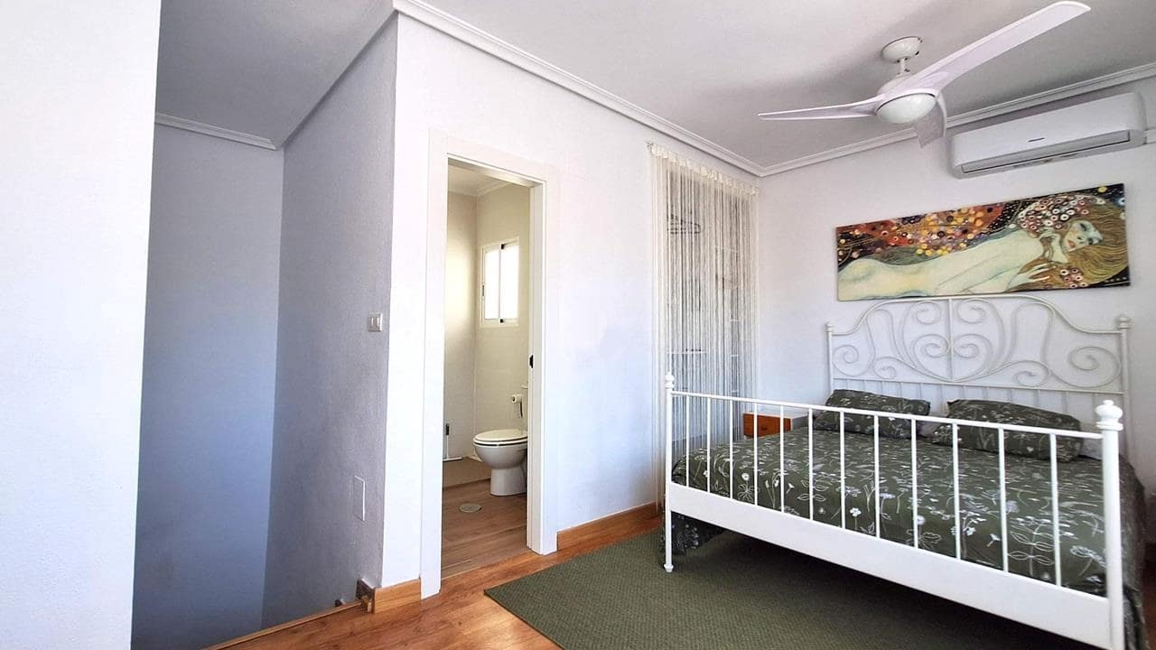 3 sypialnia Dom na sprzedaż w Playa Flamenca z basenem garażem - 285 000 € (Ref: 9867932)