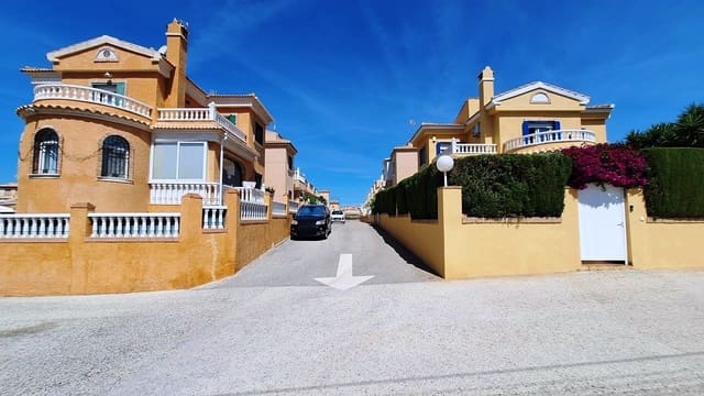 3 sypialnia Dom na sprzedaż w Playa Flamenca, Orihuela z basenem garażem - 285 000 € (Ref: 9867932)