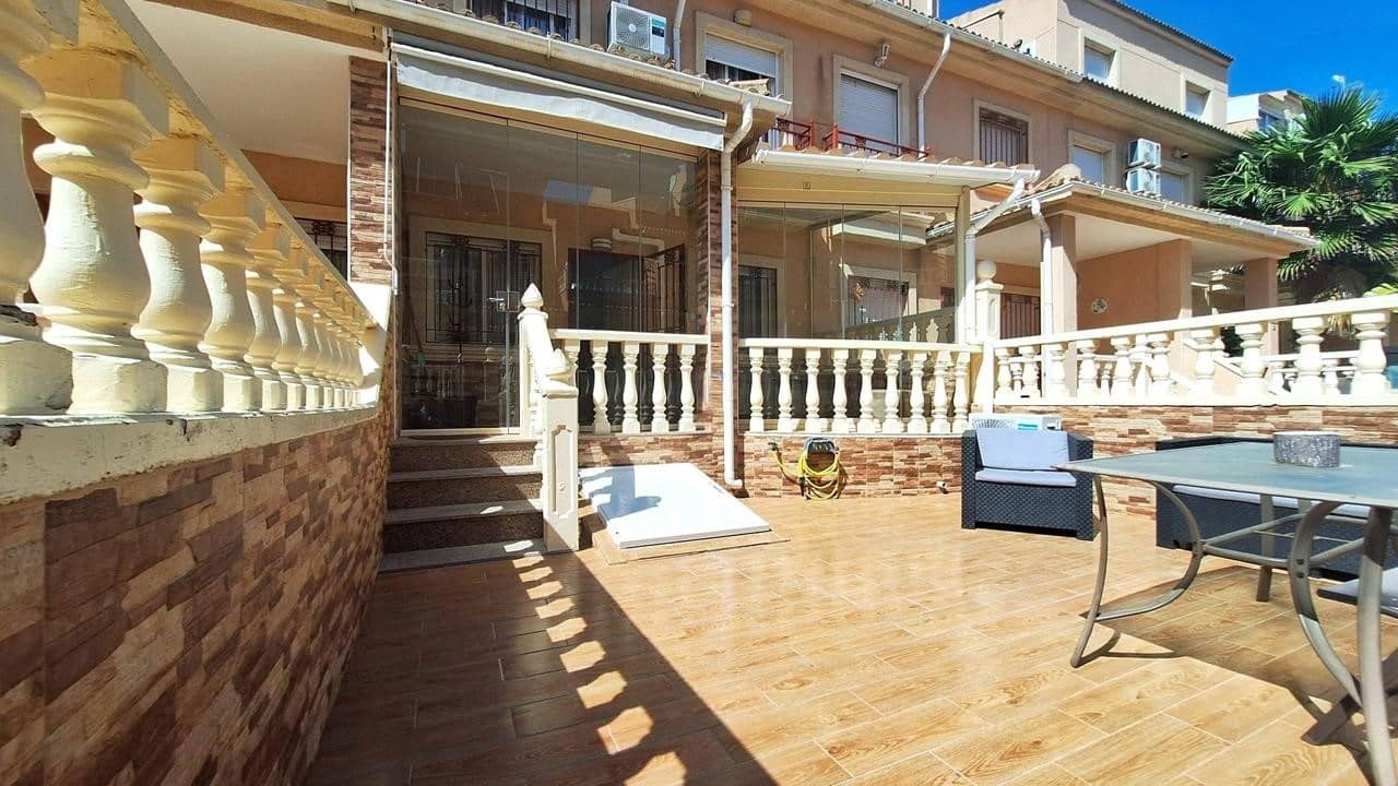 3 sypialnia Dom na sprzedaż w Playa Flamenca z basenem garażem - 285 000 € (Ref: 9867932)