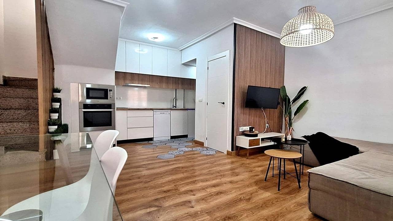 3 sypialnia Dom na sprzedaż w Playa Flamenca z basenem garażem - 285 000 € (Ref: 9867932)