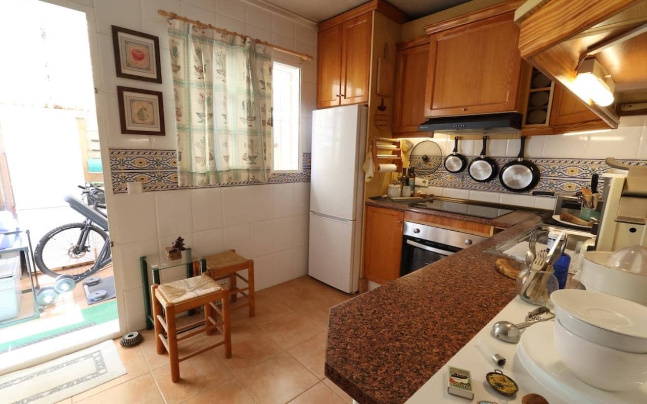 3 makuuhuone Huvila myytävänä paikassa Punta Prima mukana uima-altaan 
autotalli - 264 900 € (Ref: 9869614)