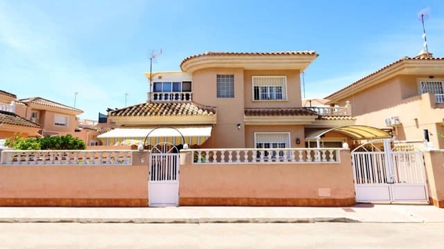 3 makuuhuone Huvila myytävänä paikassa Punta Prima, Torrevieja mukana uima-altaan 
autotalli - 264 900 € (Ref: 9869614)