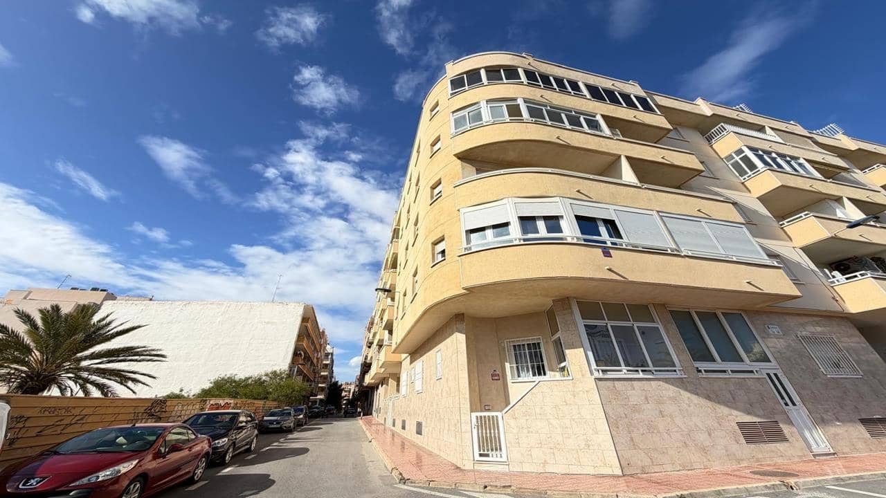 2 slaapkamer Appartement te koop in Torrevieja - € 179.000 (Ref: 9872279)