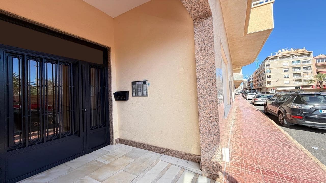2 slaapkamer Appartement te koop in Torrevieja - € 179.000 (Ref: 9872279)