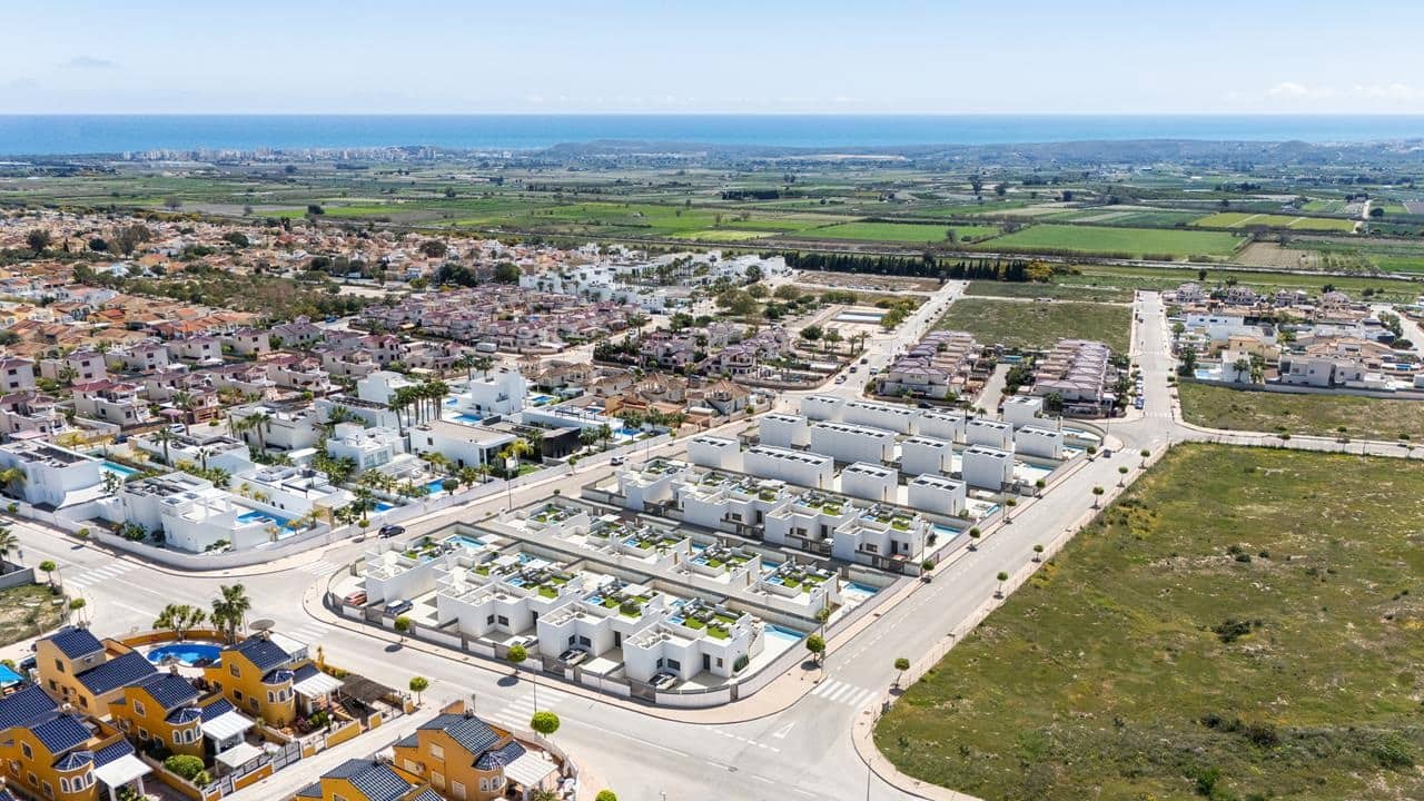 3 soverom Villa til salgs i La Marina med svømmebasseng garasje - € 395 000 (Ref: 9872404)