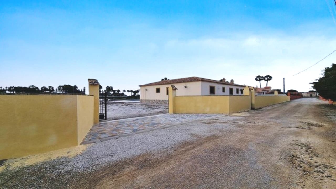 4 sypialnia Willa na sprzedaż w Catral z basenem garażem - 329 900 € (Ref: 9877447)