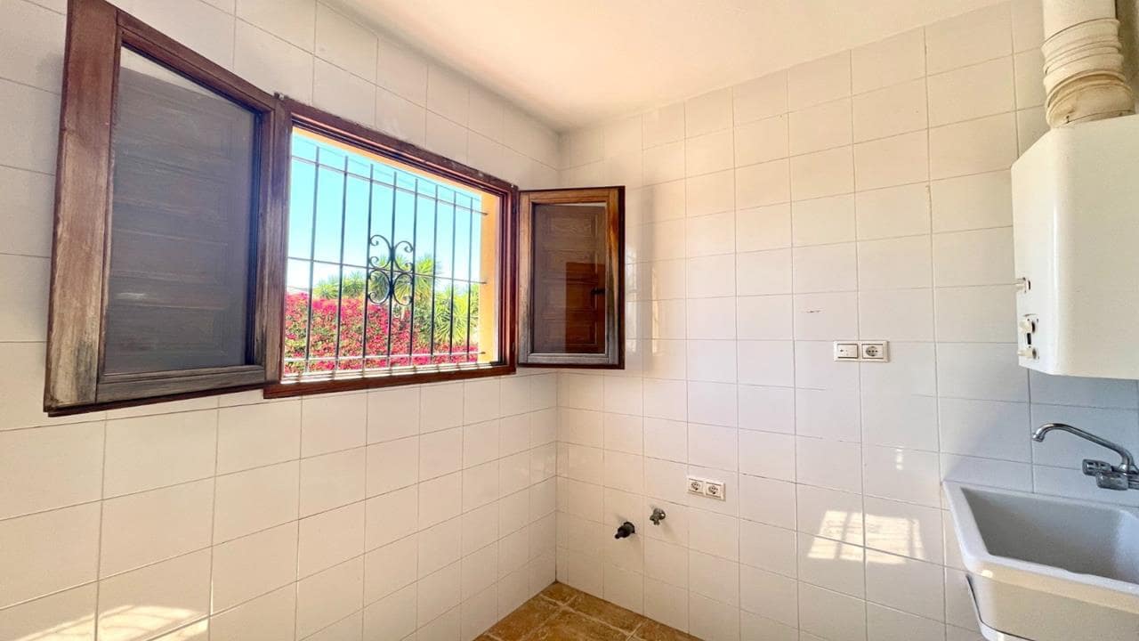 4 sypialnia Willa na sprzedaż w Catral z basenem garażem - 329 900 € (Ref: 9877447)