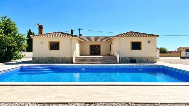 4 sypialnia Willa na sprzedaż w Catral z basenem garażem - 329 900 € (Ref: 9877447)
