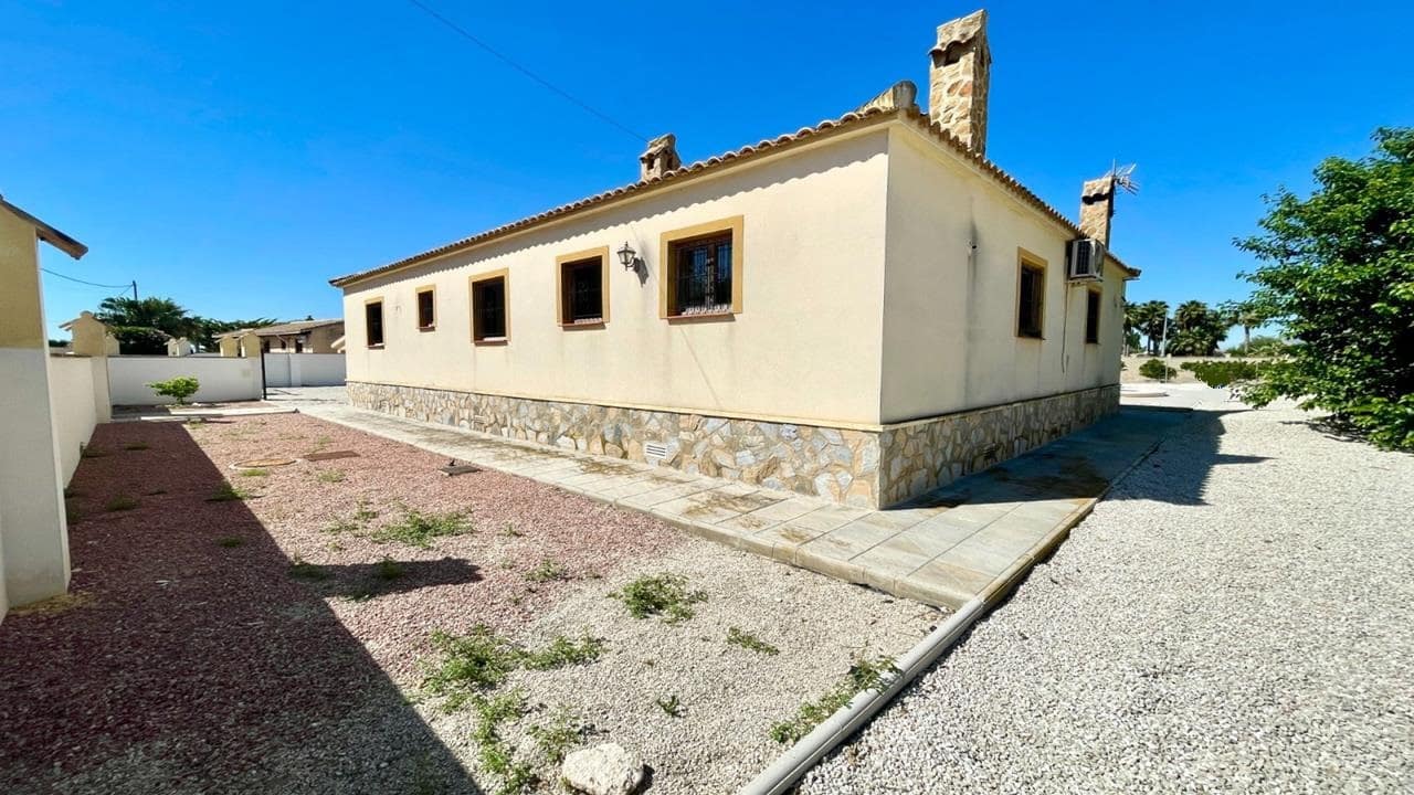 4 sypialnia Willa na sprzedaż w Catral z basenem garażem - 329 900 € (Ref: 9877447)