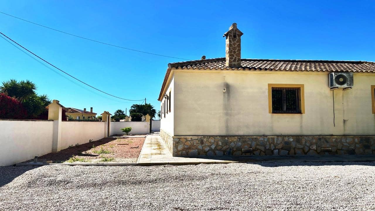 4 sypialnia Willa na sprzedaż w Catral z basenem garażem - 329 900 € (Ref: 9877447)