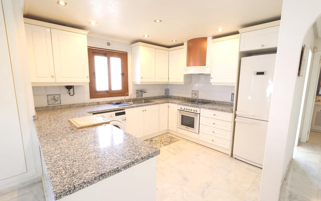2 slaapkamer Appartement te koop in Villamartin met zwembad garage - € 195.000 (Ref: 9883752)