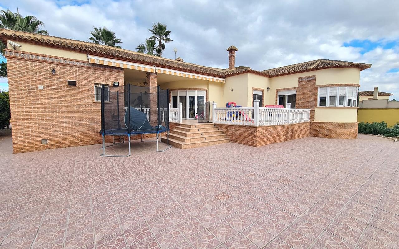 4 sovrum Villa till salu i Catral med pool garage - 390 000 € (Ref: 9883857)