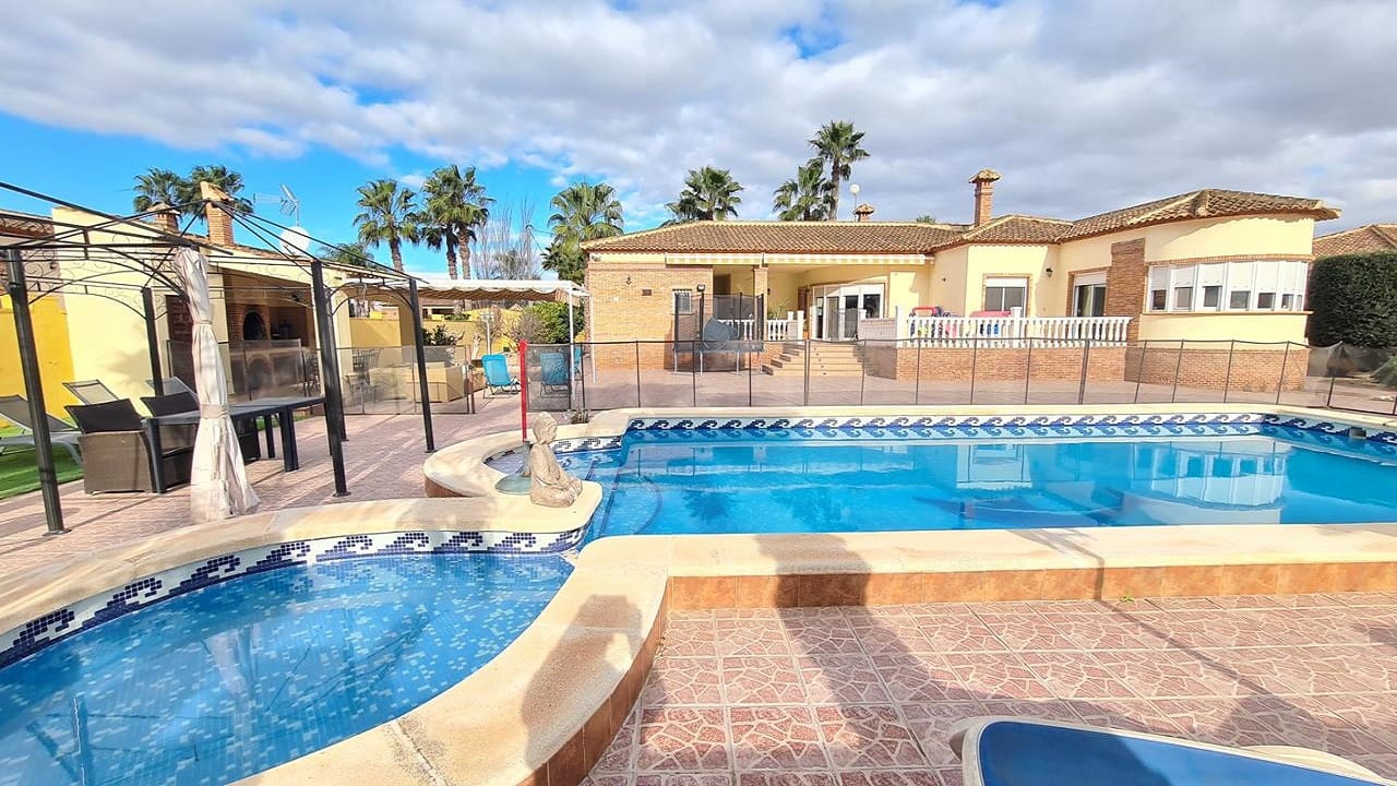4 sovrum Villa till salu i Catral med pool garage - 390 000 € (Ref: 9883857)