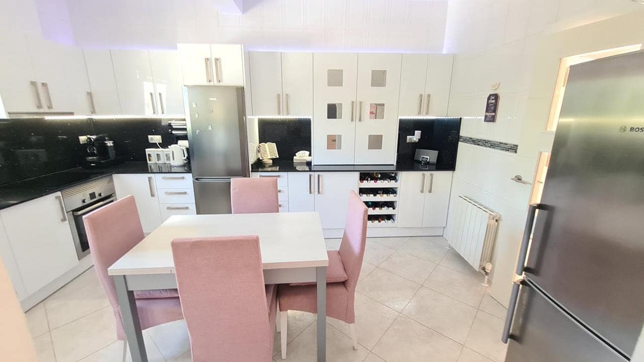 3 soveværelse Finca/Landehus til salg i Catral med swimmingpool garage - € 439.000 (Ref: 9891054)