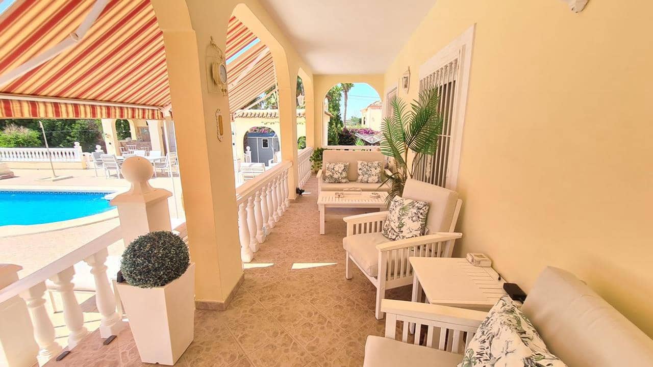 3 soveværelse Finca/Landehus til salg i Catral med swimmingpool garage - € 439.000 (Ref: 9891054)