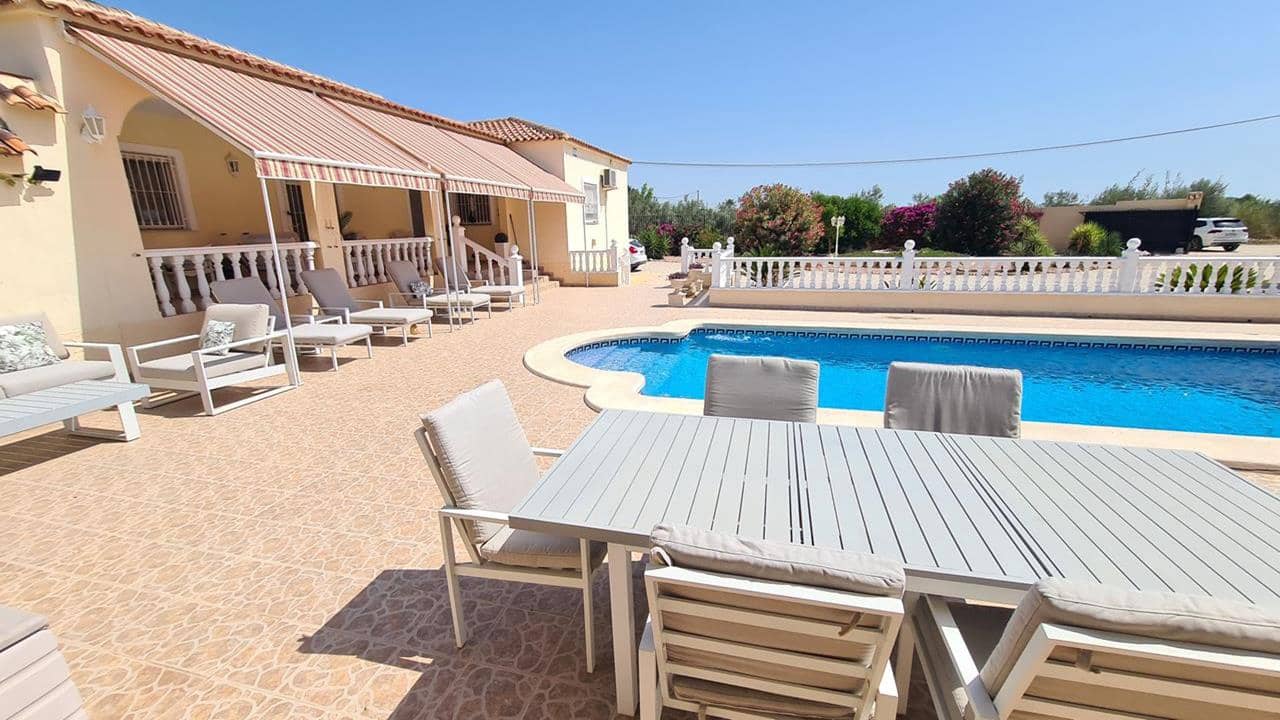 3 soveværelse Finca/Landehus til salg i Catral med swimmingpool garage - € 439.000 (Ref: 9891054)