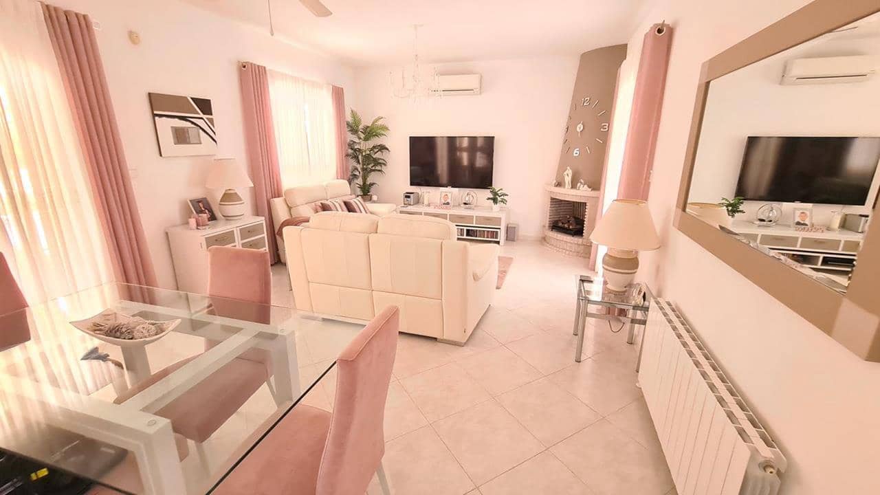 3 soveværelse Finca/Landehus til salg i Catral med swimmingpool garage - € 439.000 (Ref: 9891054)
