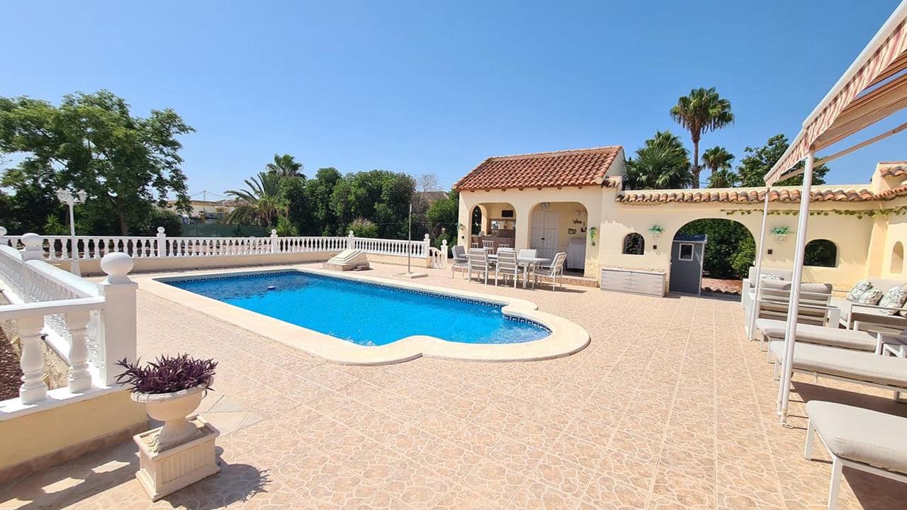 3 soveværelse Finca/Landehus til salg i Catral med swimmingpool garage - € 439.000 (Ref: 9891054)
