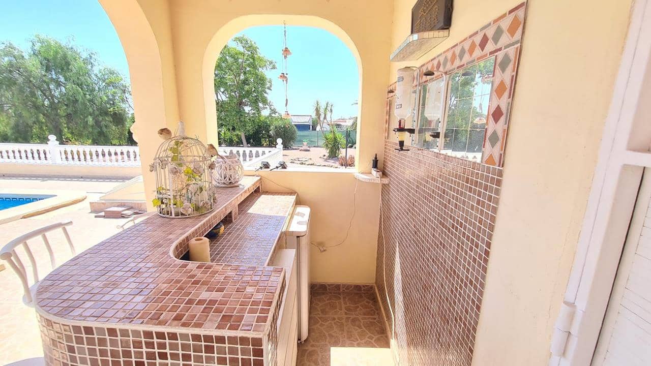 3 soveværelse Finca/Landehus til salg i Catral med swimmingpool garage - € 439.000 (Ref: 9891054)