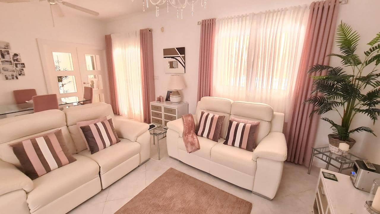3 soveværelse Finca/Landehus til salg i Catral med swimmingpool garage - € 439.000 (Ref: 9891054)