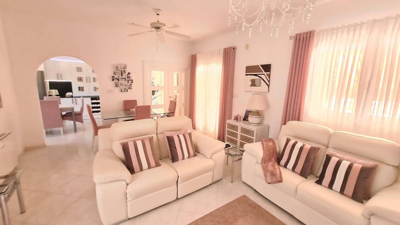 3 soveværelse Finca/Landehus til salg i Catral med swimmingpool garage - € 439.000 (Ref: 9891054)