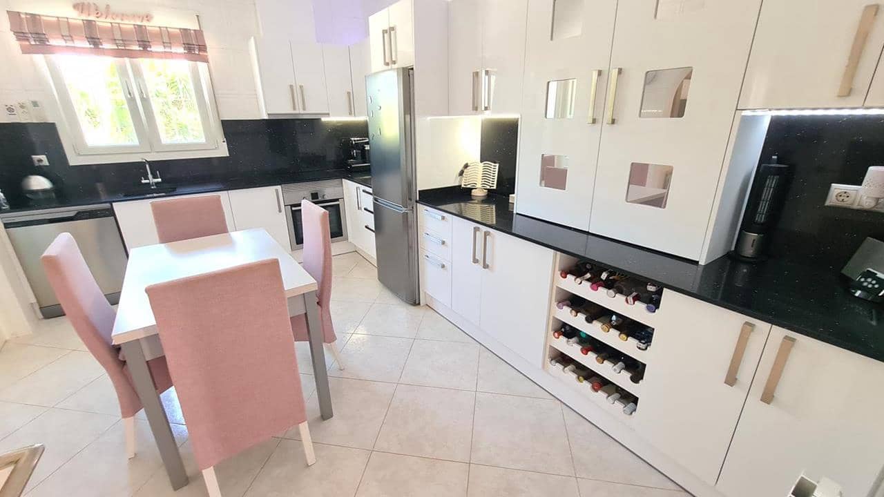 3 soveværelse Finca/Landehus til salg i Catral med swimmingpool garage - € 439.000 (Ref: 9891054)