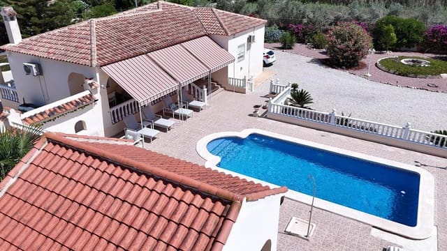 3 soveværelse Finca/Landehus til salg i Catral med swimmingpool garage - € 439.000 (Ref: 9891054)