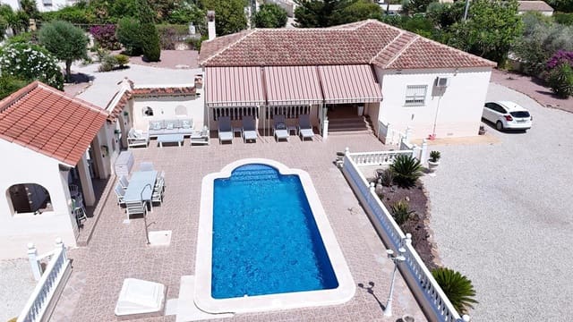 3 soveværelse Finca/Landehus til salg i Catral med swimmingpool garage - € 439.000 (Ref: 9891054)
