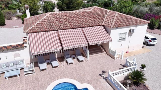 3 soveværelse Finca/Landehus til salg i Catral med swimmingpool garage - € 439.000 (Ref: 9891054)