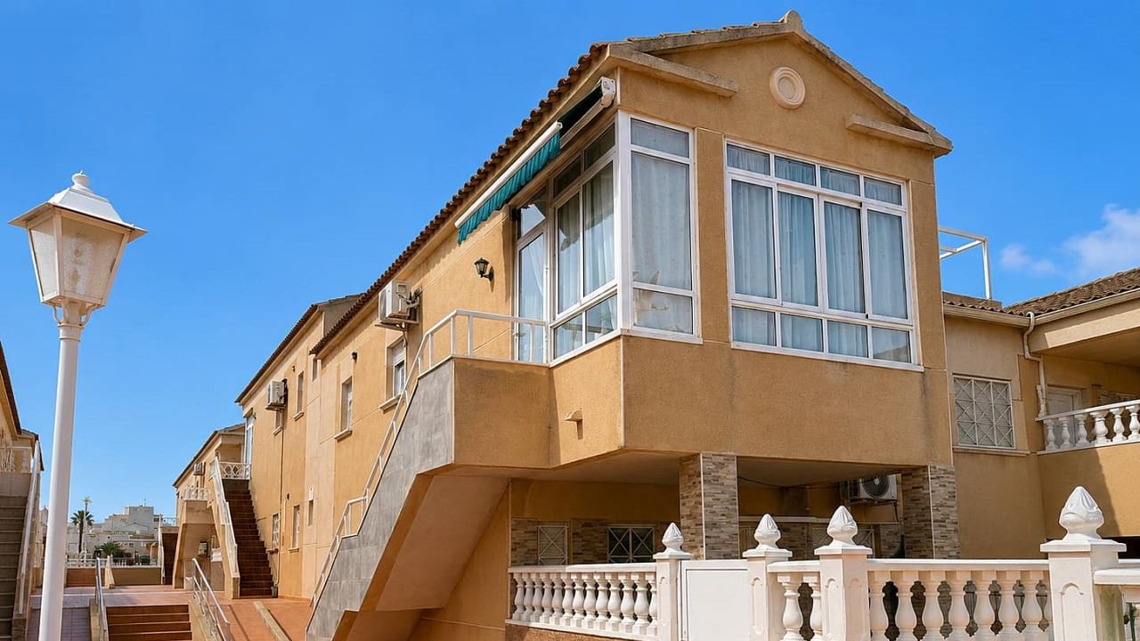 3 slaapkamer Appartement te koop in Torrevieja met zwembad garage - € 179.500 (Ref: 9924939)