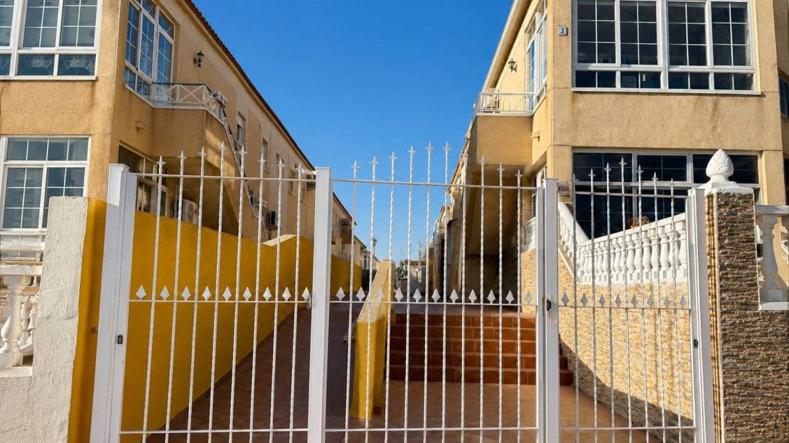 3 slaapkamer Appartement te koop in Torrevieja met zwembad garage - € 179.500 (Ref: 9924939)